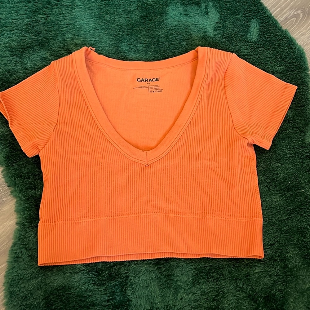 Short sleeve crop from Garage! Beautiful orange color, size small.